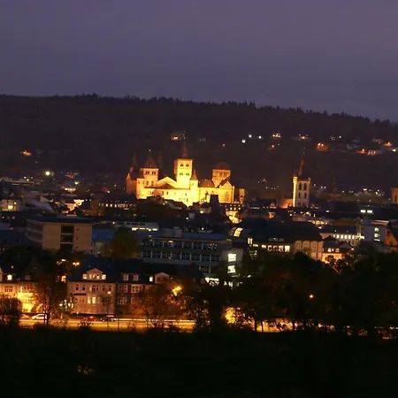 Logenplatz über * Trier